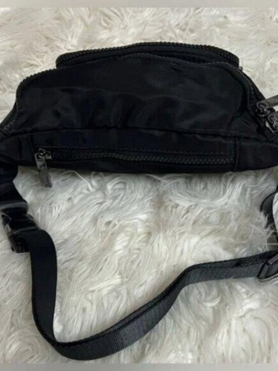 ALO YOGA Explorer Fanny Pack Black & Belt & Crossbody Bag - Picture 4 of 4